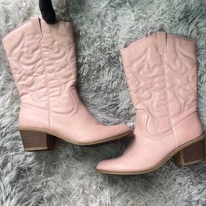 Pink cowgirl boots🌸💖